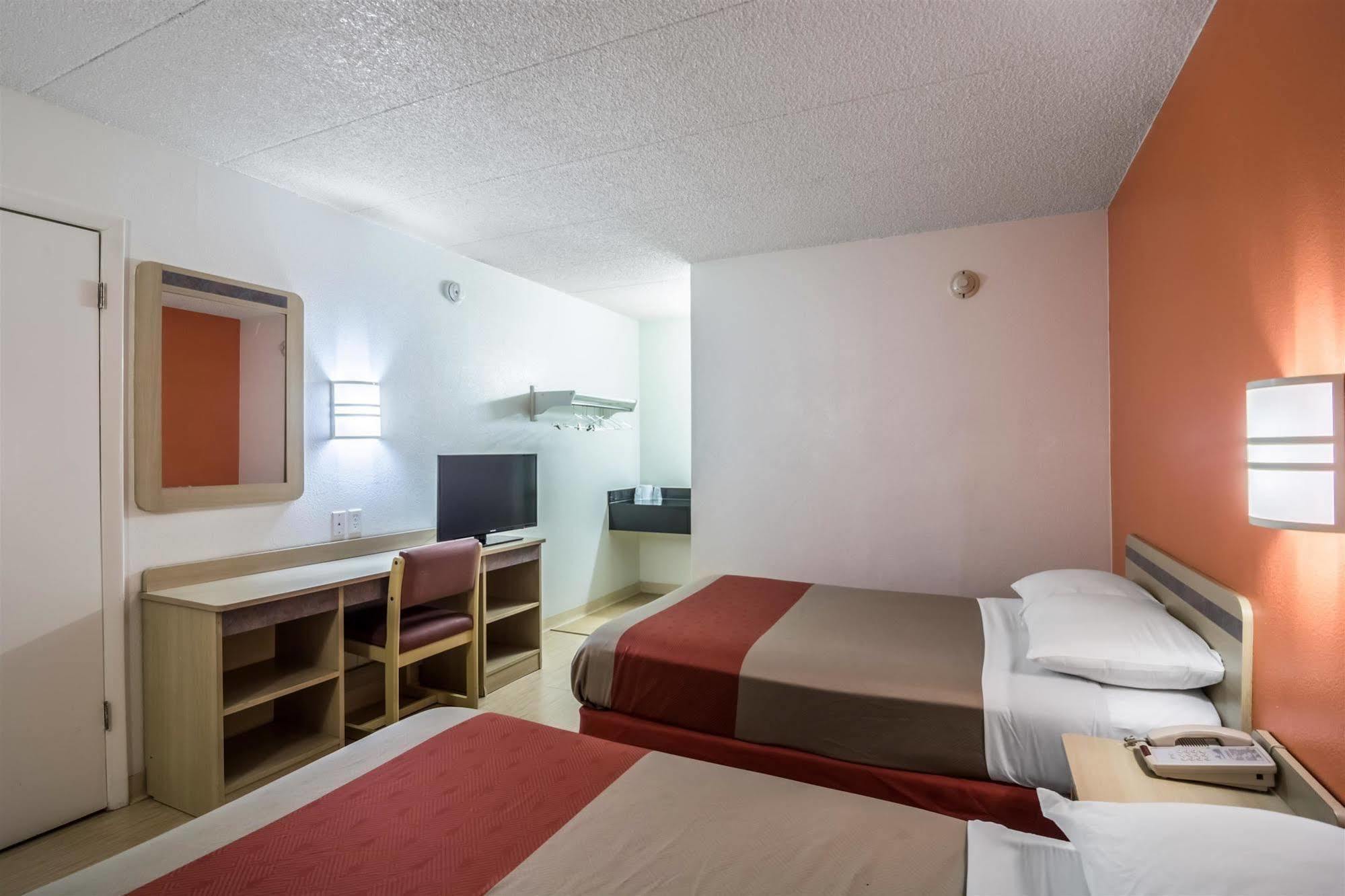 Motel 6 Chicago Southwest - Aurora Exterior photo