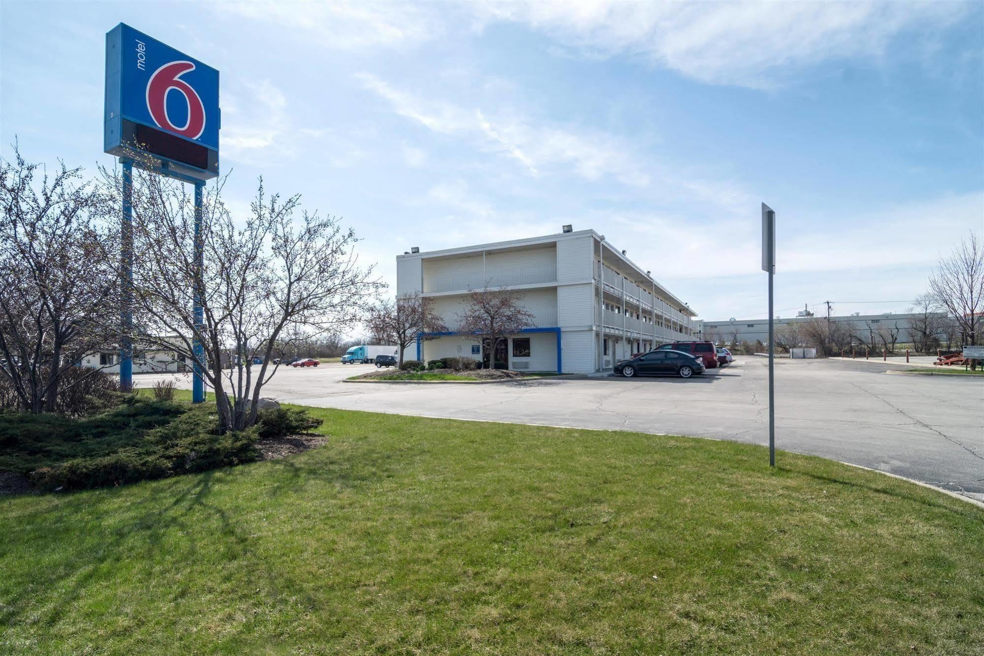 Motel 6 Chicago Southwest - Aurora Exterior photo